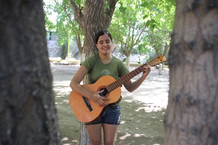 Le robaron el celular a cantante sanjuanina ciega - El Sol de San Juan