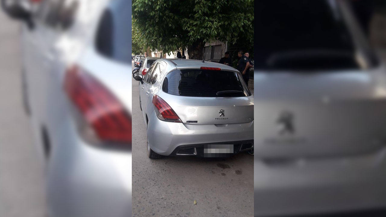 Encontraron a una beba encerrada en un auto por una multa