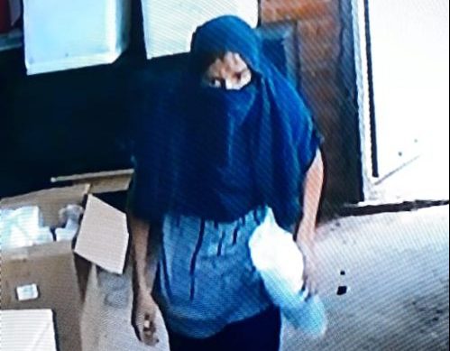 Destrozaron un boliche para robarlo y quedaron filmados