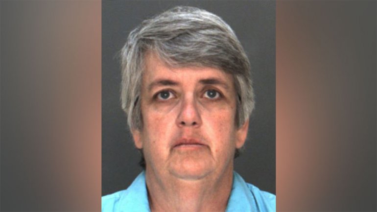 Maestra de 51 abusó de alumnita de 16 años