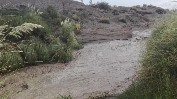 Un intensa lluvia obligo a evacuar familias en Iglesia