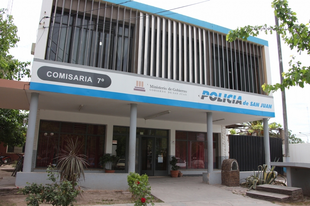 Violenta paliza a ladrón que fue descubierto robando un auto