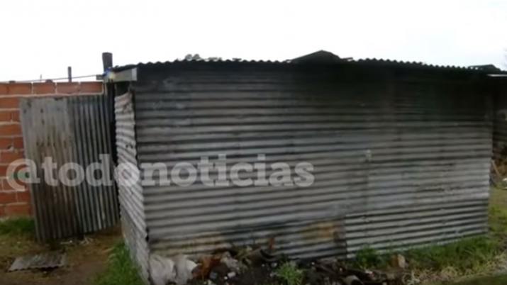 Un bebé  fue encontrado en el techo de un galpón