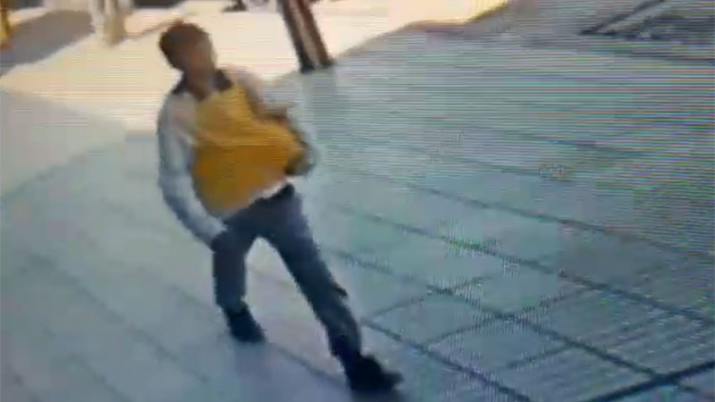 Tiene 12 añitos, robó un drugstore y quedó filmado