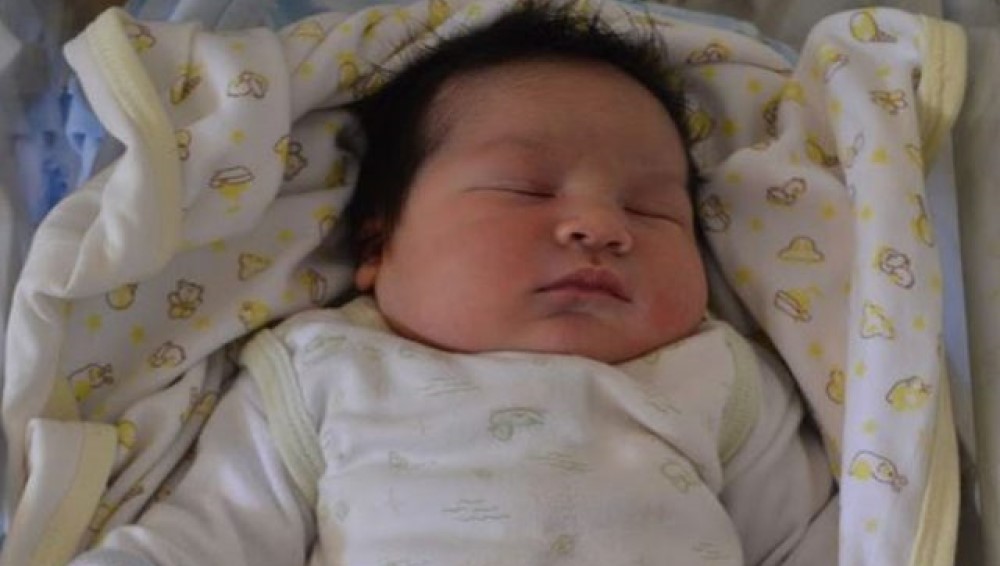 Maicol el bebé de 6 kg está en terapia