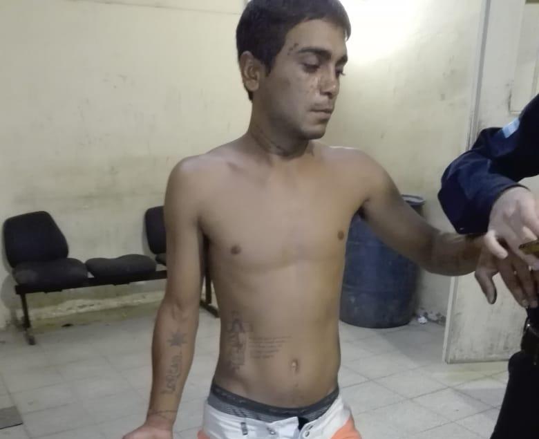 Le dijo “vos no te vas a ir a ningún lado” y la golpeó