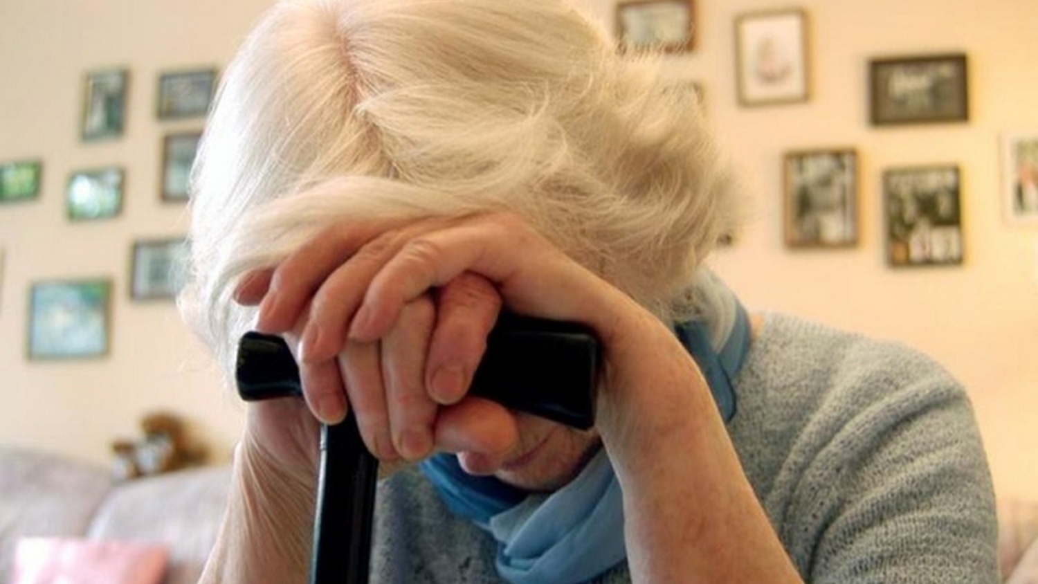 Violan, golpean e intentan enterrar viva a una anciana