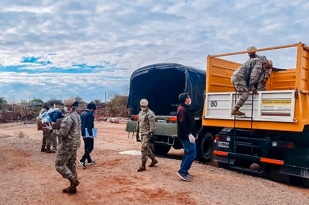 El ejercito llegó hasta lo profundo de San Juan con módulos alimentarios