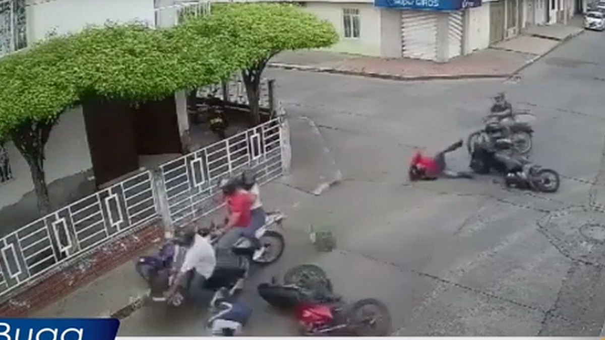 Insólito: chocaron 5 motos en una intersección que no circulaba nadie