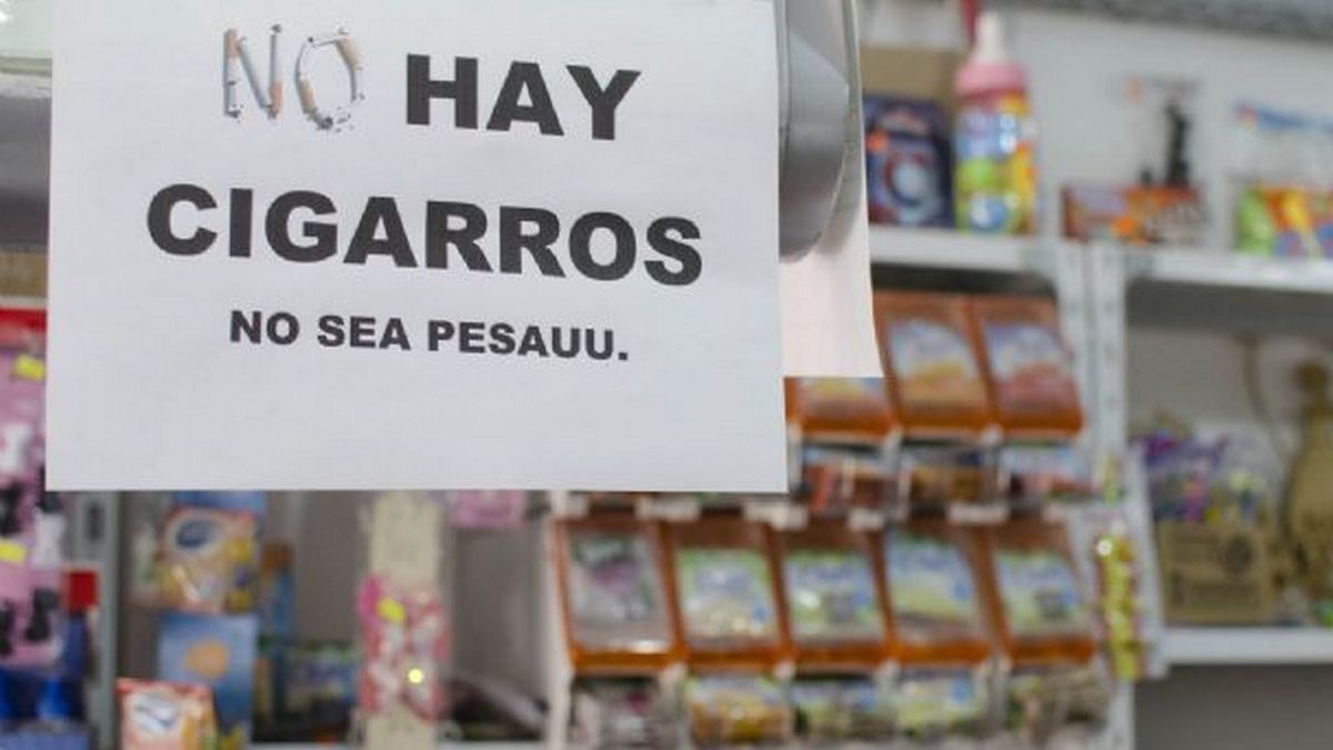 ¿Bajarán los precios? Autorizan a importar cigarros para que haya stock