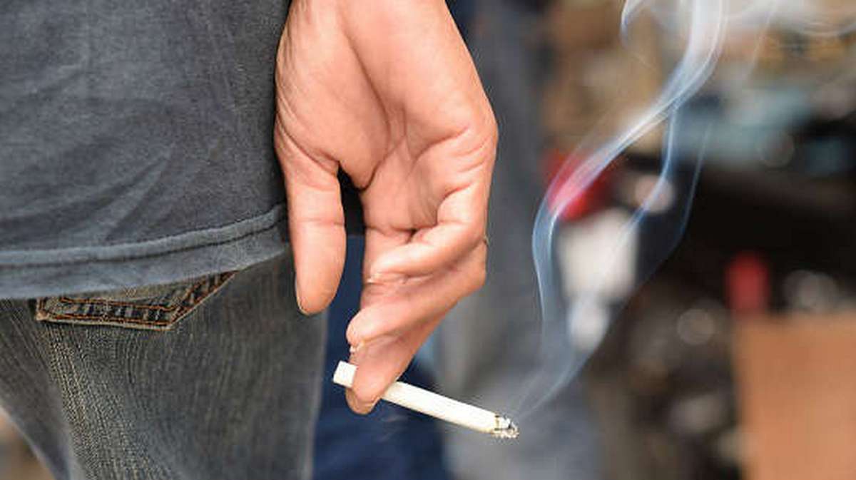 Insólita delincuencia: esperaba en el semáforo y le robaron el cigarro