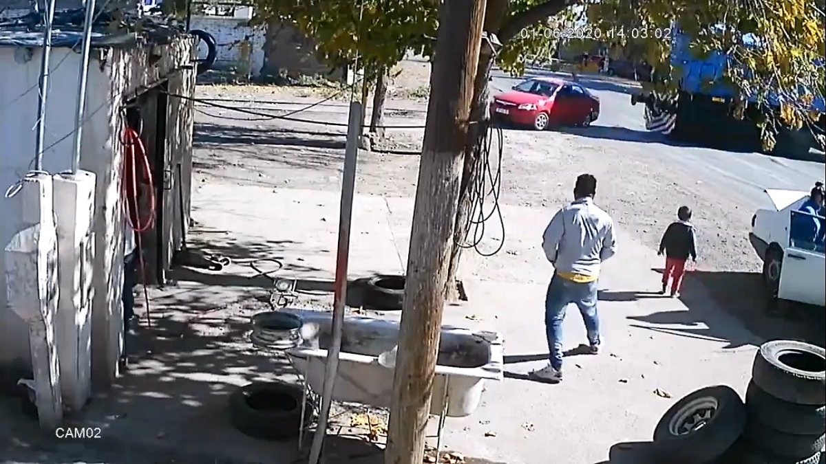 Le quiso ganar en velocidad a un tren en Caucete y casi muere