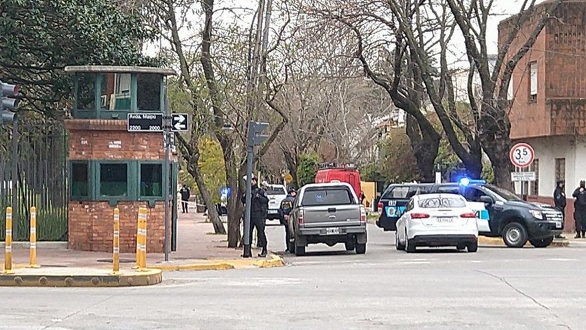 Tiraron una bomba molotov en la Quinta de Olivos