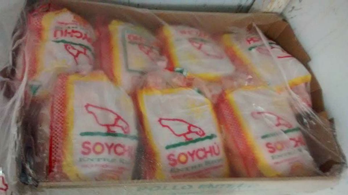 Cambió a su hija de 14 años por un cajón de pollos y otro de verduras