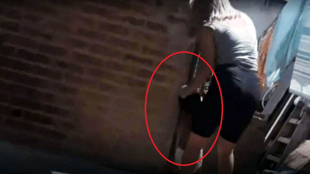 Fue grabada golpeando brutalmente a su hijo