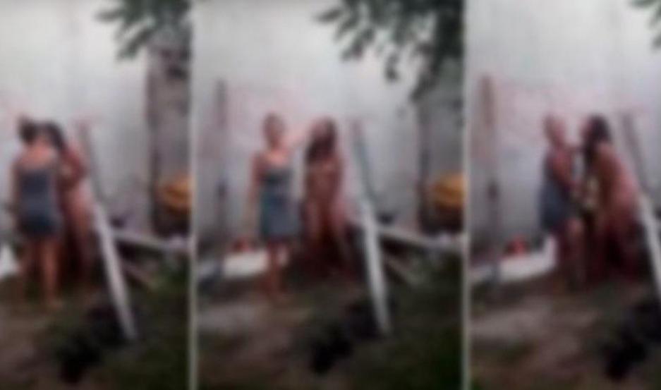 Dos mujeres desnudaron, golpearon y filmaron a una joven con discapacidad