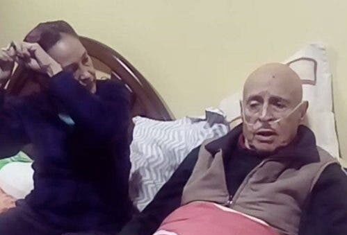 Viral: una mujer se cortó el pelo para apoyar a su esposo con cáncer