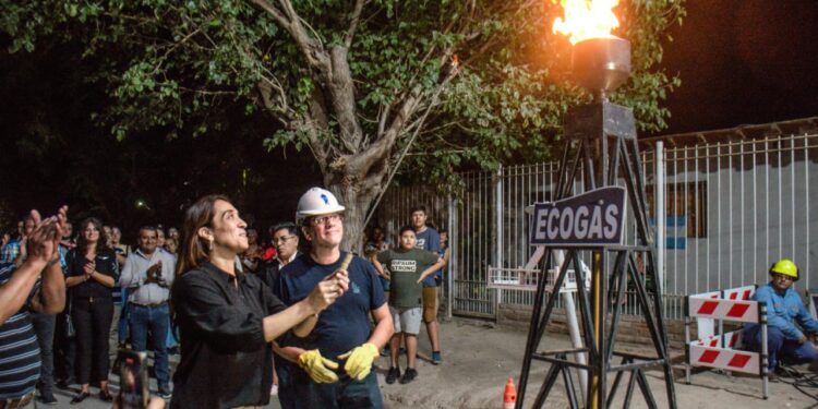 Gas natural, cloacas y pavimento para una villa caucetera