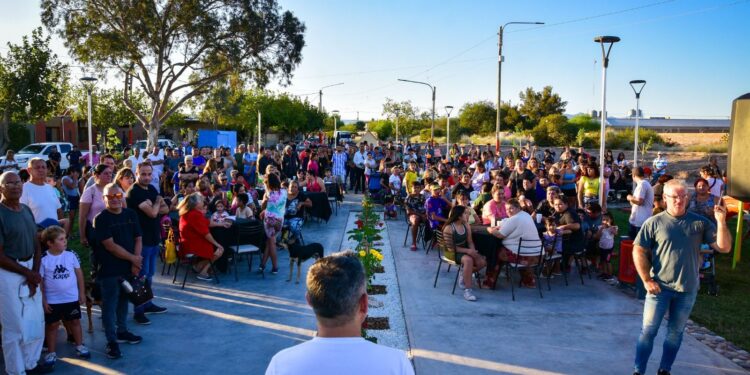 El Lote Hogar 43 de Chimbas con plaza nueva