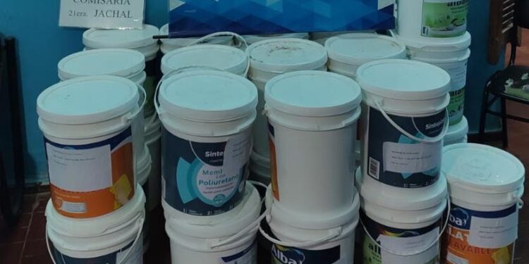 Tucumanos detenidos por vender pintura falsa en Jáchal
