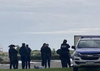 Encuentran el cuerpo de un joven atado a la orilla del río: ya fue identificado