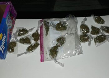 Caminaba por un conocido barrio con droga lista para entregar