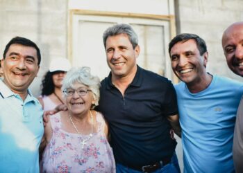 Uñac dijo en Rawson que “la sociedad reconoce las 15.000 viviendas entregadas”