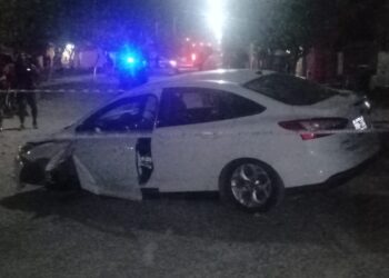 Grave accidente entre dos autos en conocido cruce