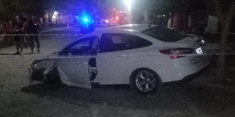 Grave accidente entre dos autos en conocido cruce