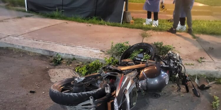 Identificaron al joven que murió tras estrellar su moto en un cantero