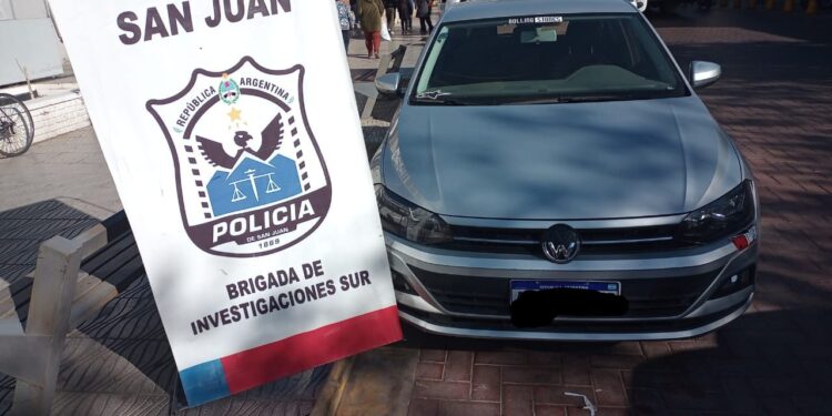 Encuentran en Rawson un auto que participó de un robo agravado en Mendoza