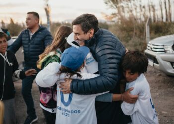 Andino visitó Iglesia y destacó la generación de energía solar, pionera en el país