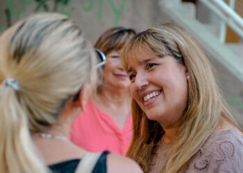 Alejandra Venerando avanza a paso firme hacia la intendencia de Rivadavia