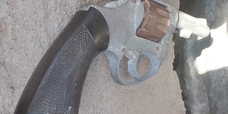 Encontró a un menor armado adentro de su casa en Caucete
