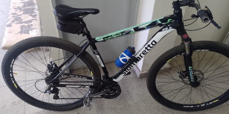 Lo detuvieron por no poder demostrar que la bici era de él