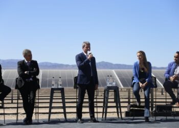 Uñac inauguró el Parque Solar Zonda, el más grande de Argentina