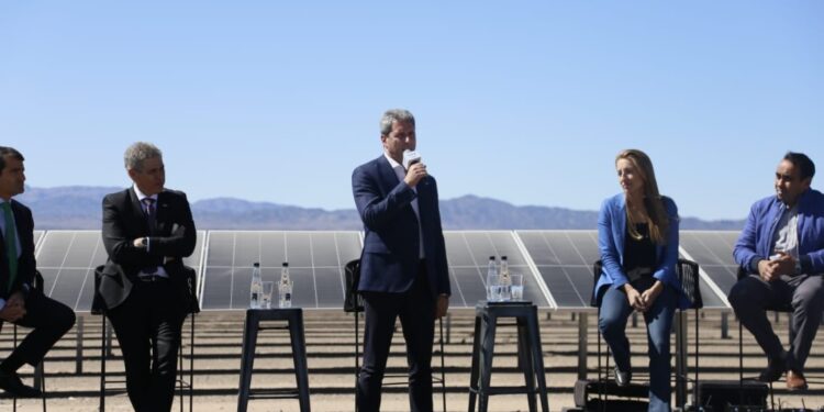 Uñac inauguró el Parque Solar Zonda, el más grande de Argentina