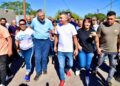 Gioja y Gramajo caminaron la Villa Unión para desear Felices Pascuas