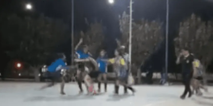 Violenta pelea de dos mujeres en un partido de futsal