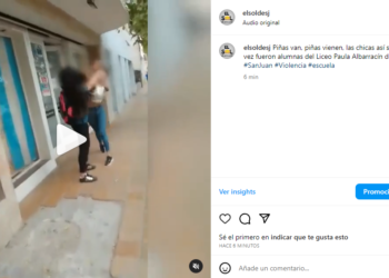 Video: alumas de conocido colegio a las piñas en la vereda