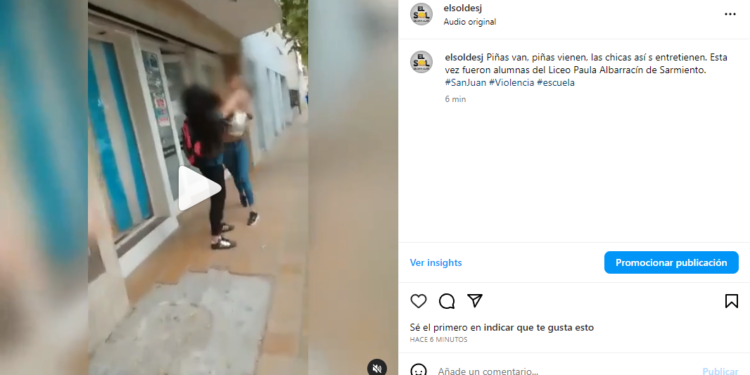 Video: alumas de conocido colegio a las piñas en la vereda