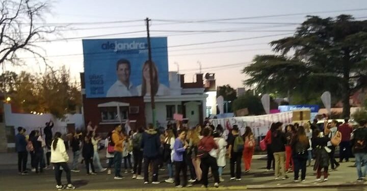 ¿Fabián Martín envió municipales a protestar en búnker de Alejandra Venerando?