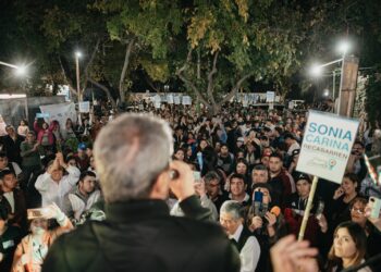 Uñac brindó todo su apoyo a Sonia Recabarren en Caucete ante una multitud