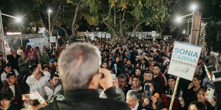 Uñac brindó todo su apoyo a Sonia Recabarren en Caucete ante una multitud