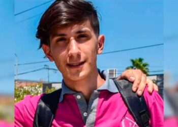 Estudiante de 18 años se descompensó en plena clase y murió