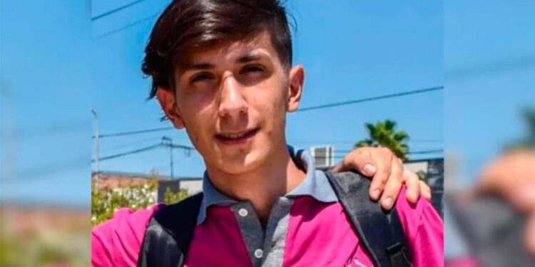 Estudiante de 18 años se descompensó en plena clase y murió