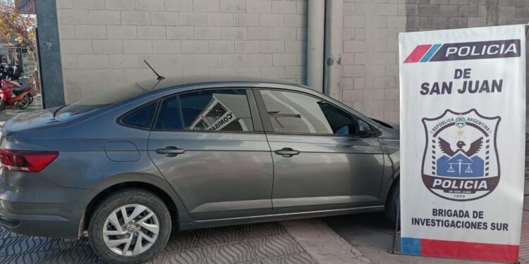 Encontraron un auto que tenía pedido de secuestro en Buenos Aires