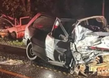 Violento accidente terminó con la vida de un papá y su hija al quedar aplastados en su auto