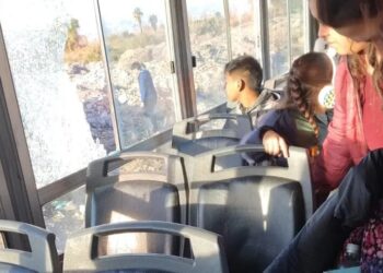 Violento ataque a un colectivo de la Red Tulum: iba repleto de niños y pasajeros
