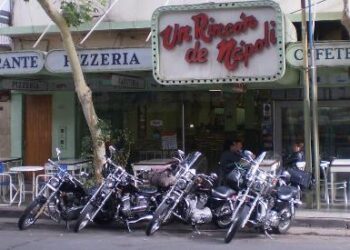 Robaron en el “Rincón de Napoli” y fueron detenidos